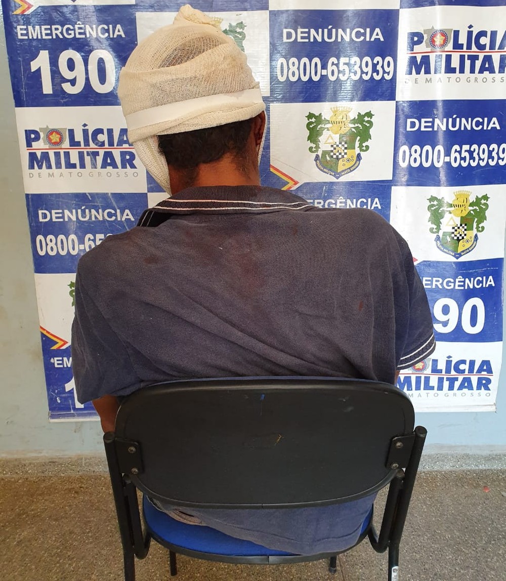 Homem é preso ao ser flagrado nu na cama com menino de 4 anos Foto40293