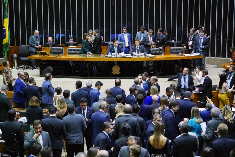 Câmara Federal aprova projeto que define crimes de abuso de autoridade Foto75667