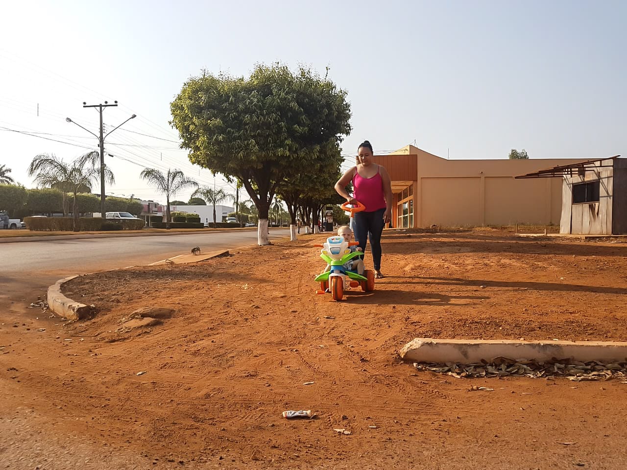 MP cita lei de acessibilidade e estipula prazo para moradores construírem calçadas em Nova Ubiratã Foto12785