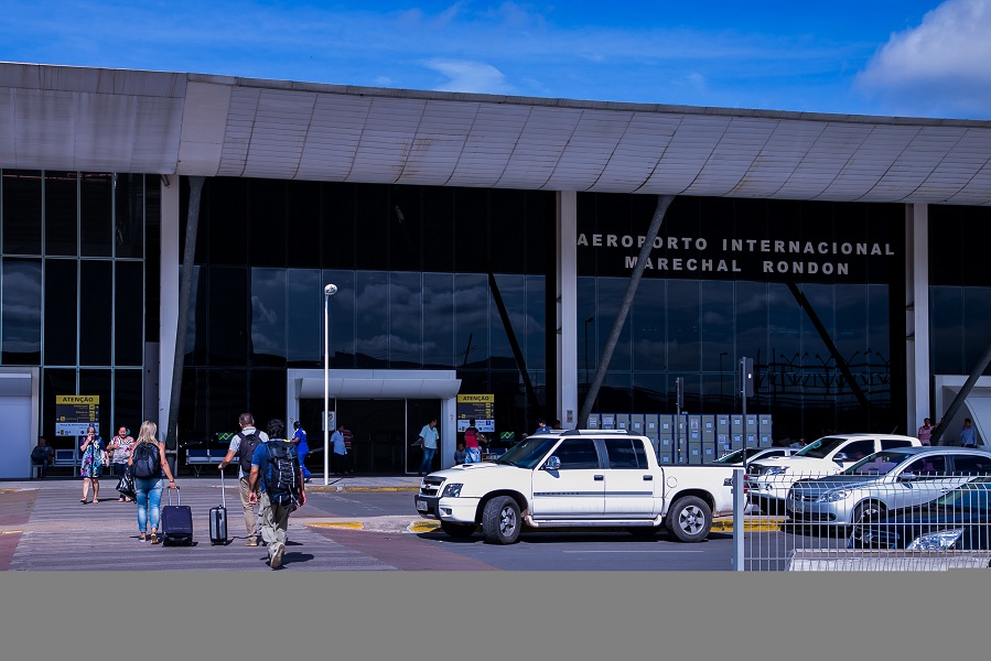 Governos federal e estadual assinam concessão de quatro aeroportos de MT Foto801