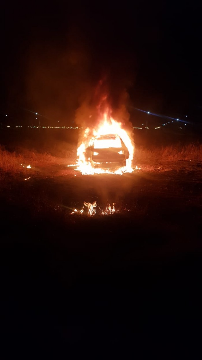 Bandidos furtam BMW de ex-vice-prefeito de Lucas e Hilux em Sorriso e queimam veículo Foto53097