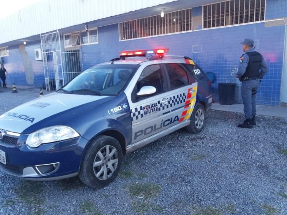 Homem é preso por quebrar braço da esposa e a manter trancada em restaurante Foto7258