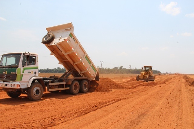 Secretaria de Obras itensifica trabalhos em estradas vicinais Foto38708