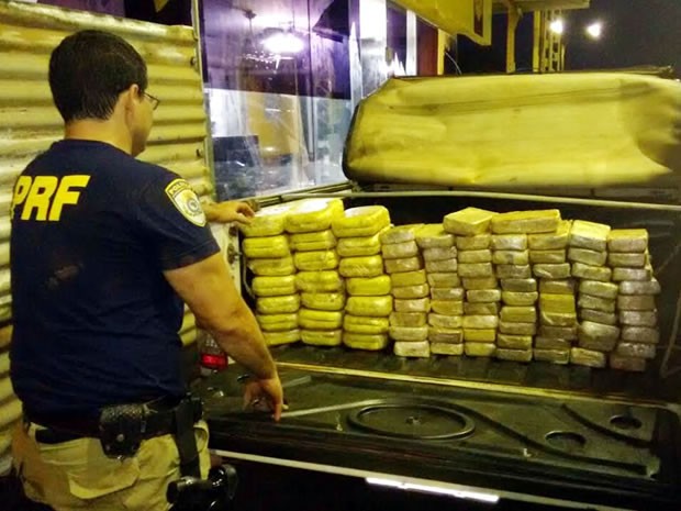 Motorista é preso em MT com 107 kg de droga em fundo falso de caminhão Foto57068