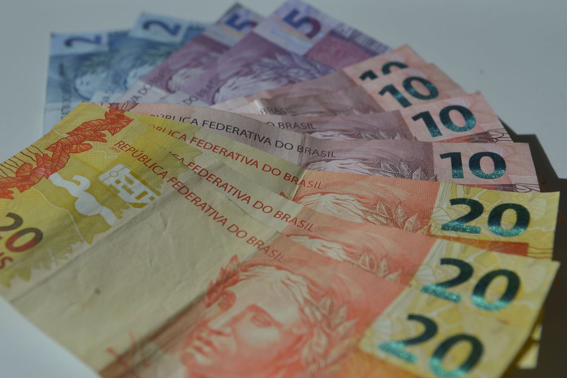 Governo reduz para R$ 1.031 estimativa de salário mínimo para 2020 Foto48266