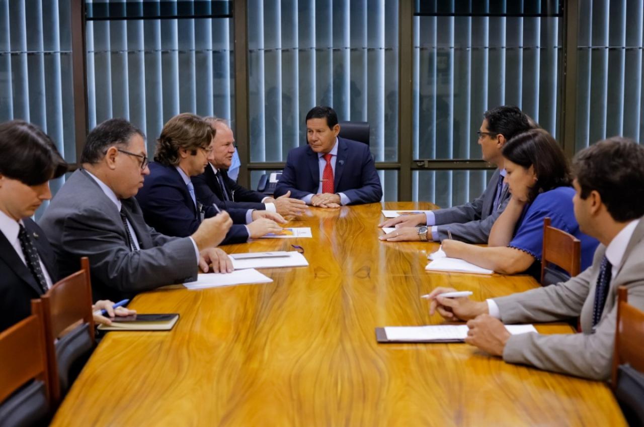 Presidente da UNPAV de Sorriso participa de audiência com vice-presidente da República Hamilton Mourão Foto42774