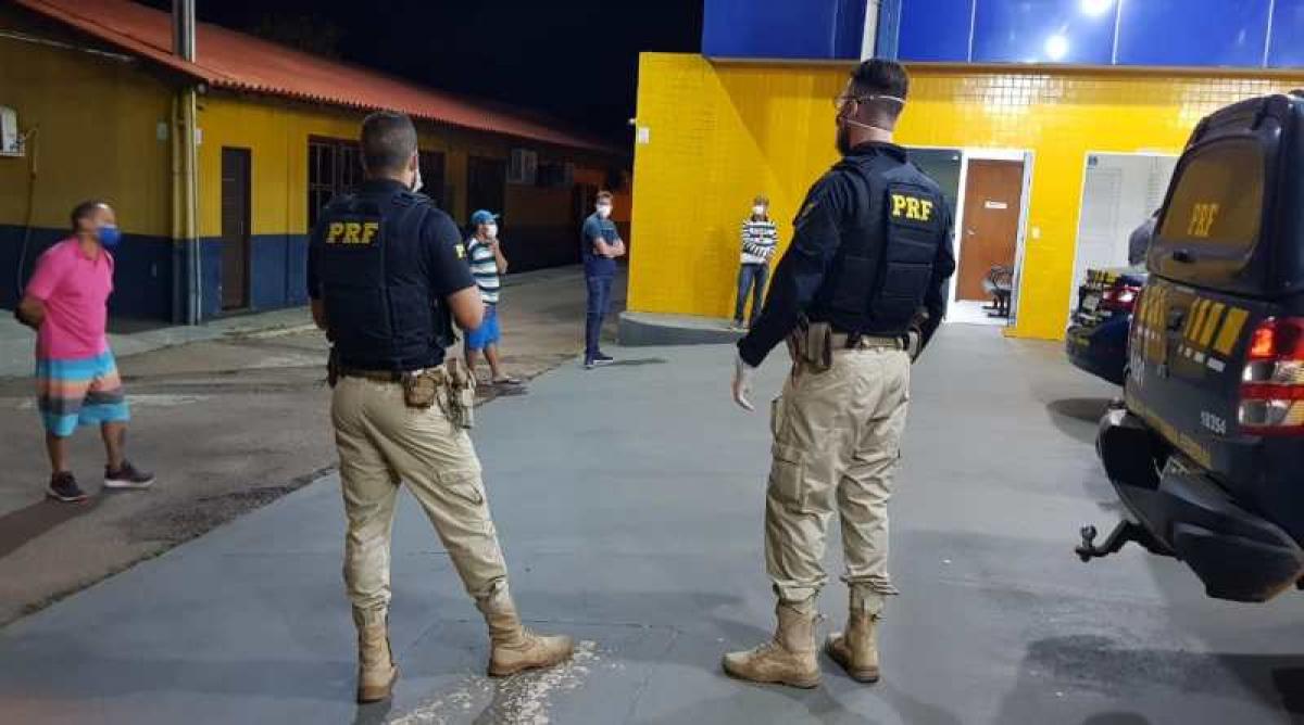 Polícia Rodoviária Federal identifica passageiro com sintomas de Covid-19 em ônibus Foto46526