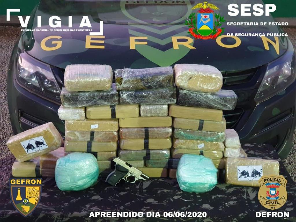 Gefron apreende 54 quilos de drogas e 45 munições de uso restrito Foto44108