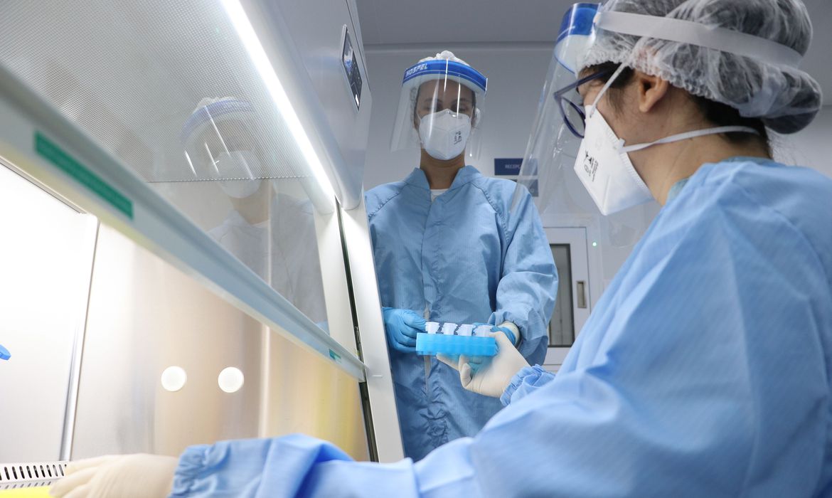 Fiocruz inicia pesquisa com vacina da tuberculose para combater covid Foto47745