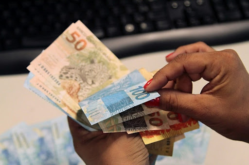 Governo prevê salário mínimo de R$ 1.088 a partir de 2021 Foto18163