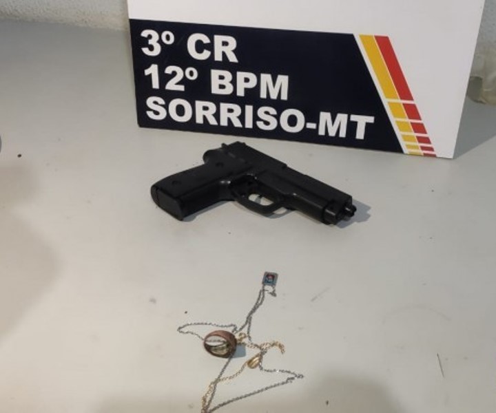 Jovens anunciam assalto, se "arrependem" e acabam presos pela PM em Sorriso Foto51278