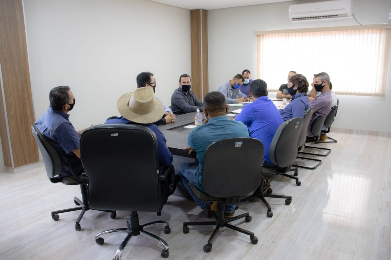 Vereadores acompanham reunião para implantação de curso técnico em agropecuária gratuito em Nova Ubiratã Foto37456