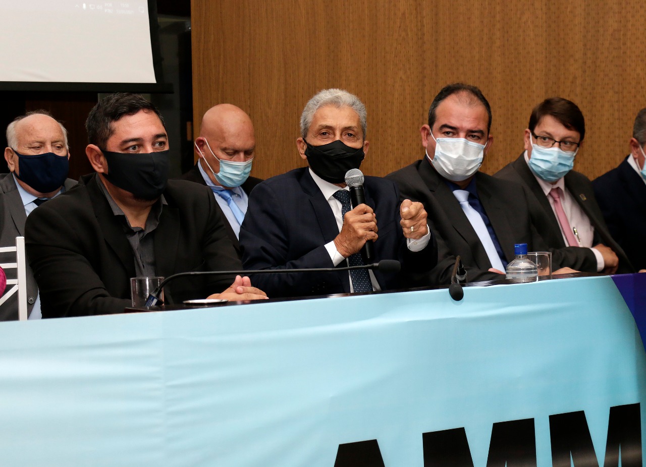 Presidente reeleito da AMM Neurilan Fraga, agradece as parcerias e destaca luta municipalista Foto7137