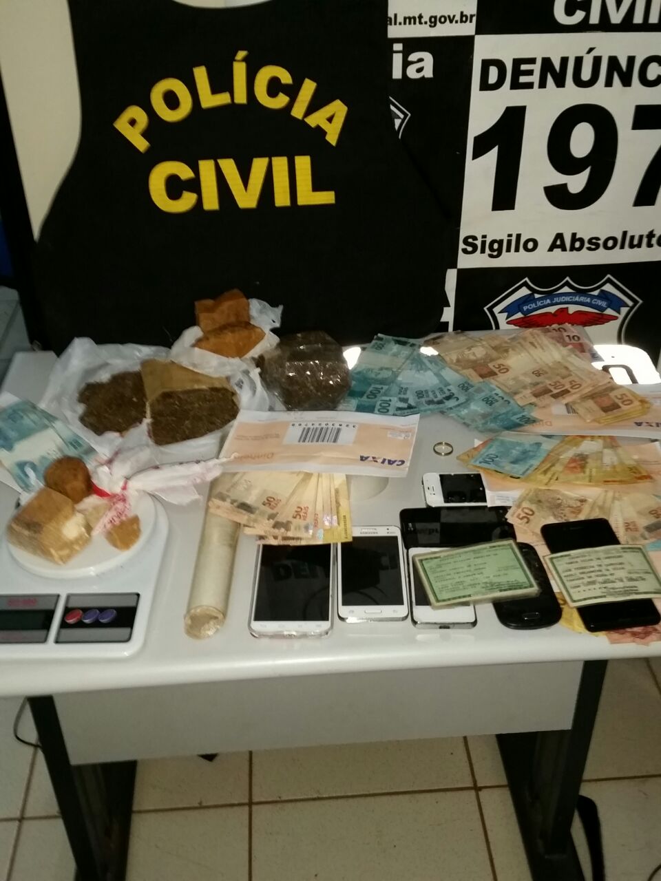 Casal é preso com maconha e quase R$ 10 mil em cidade de MT Foto53282