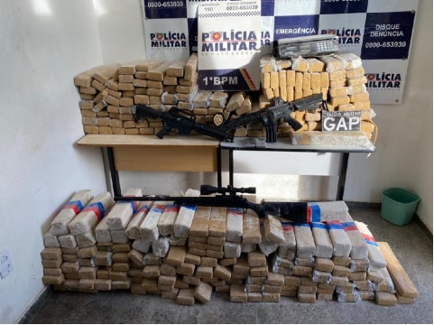 PM apreende 475 quilos de maconha escondidos em galpão Foto45594
