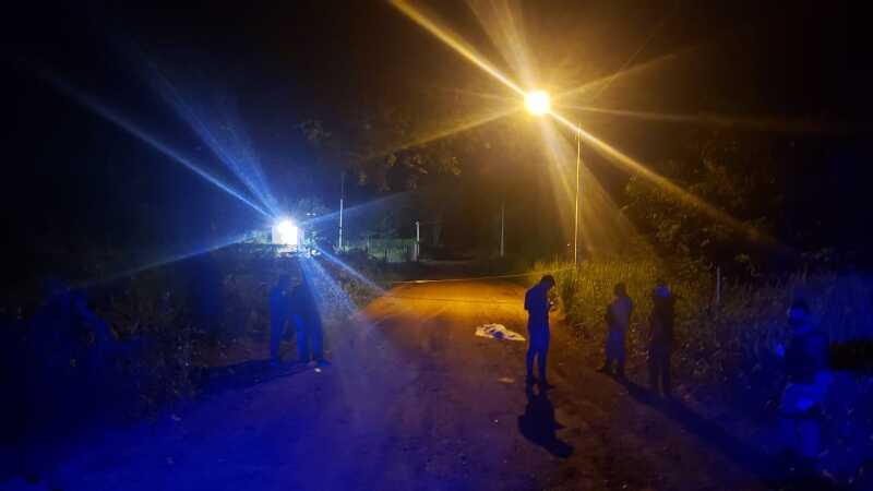 Homem furta peixes de tanque e é assassinado com 6 tiros Foto94569