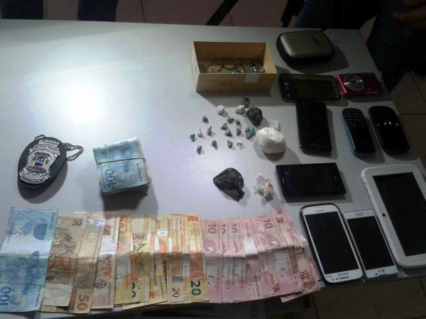 Policia Civil apreende crack e cerca de R$ 9 mil em Boca de Fumo Foto70478
