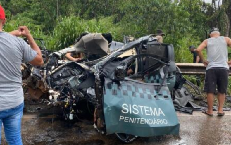 Acidente entre veículo oficial e carreta mata dois servidores do sistema prisional de MT Foto59219