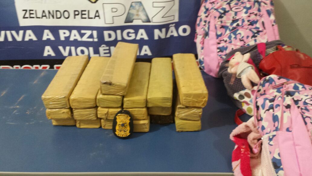 Adolescentes são apreendidas com 19 tabletes de maconha Foto20164