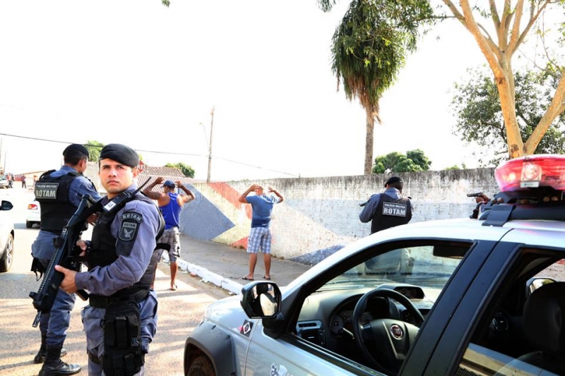 Dois assaltantes são mortos após troca de tiros com policias da Rotam Foto71581