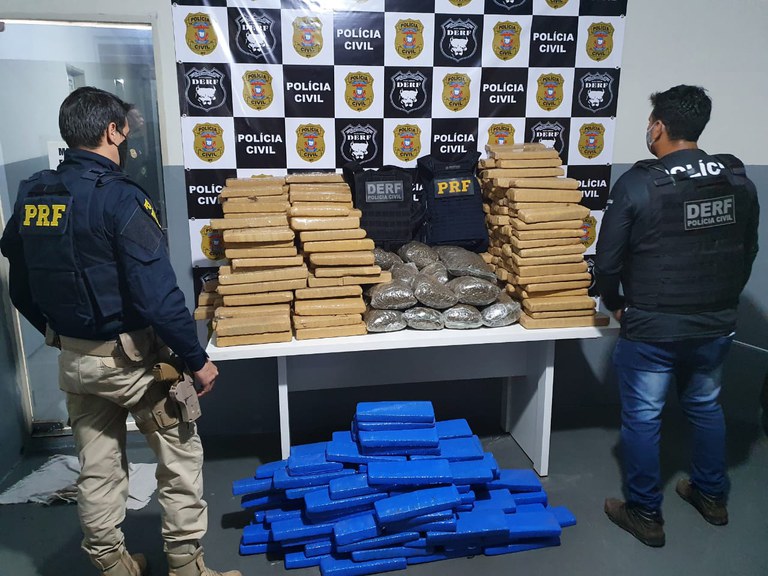 Polícia Rodoviária Federal apreende 400 quilos de maconha na BR-163 Foto6082