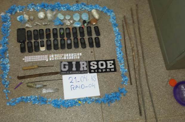 Drogas e celulares apreendidos no Raio 4 após nova operação na PCE Foto80722