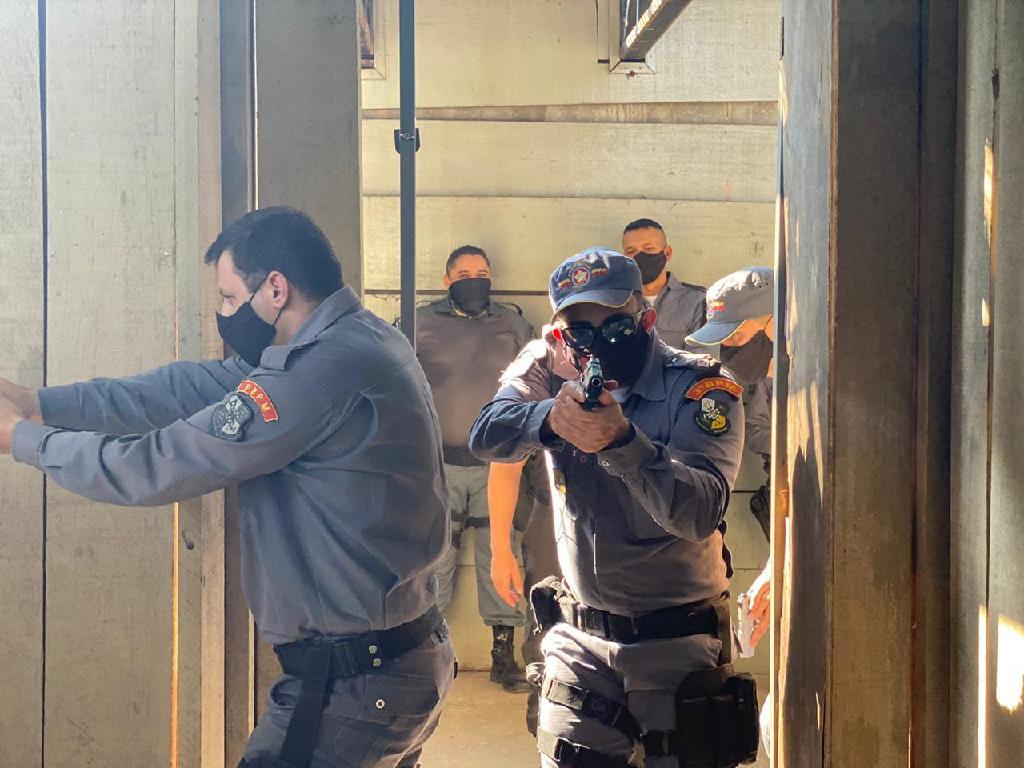 Homem é preso por descumprir medida protetiva e ameaçar família de morte Foto36402