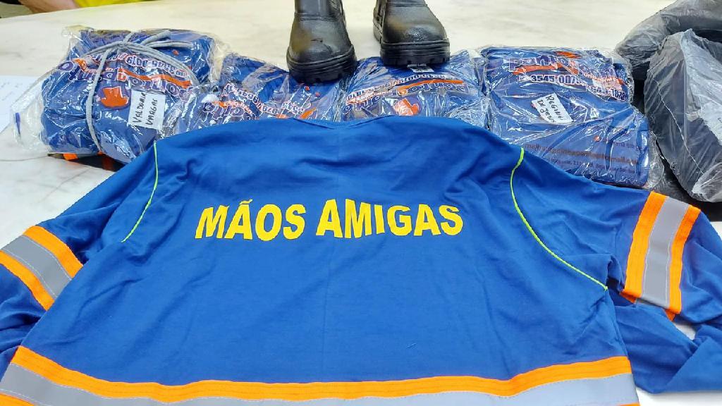 Reeducandos do Centro de Ressocialização de Sorriso recebem uniformes de cooperativa para trabalhos Foto36719