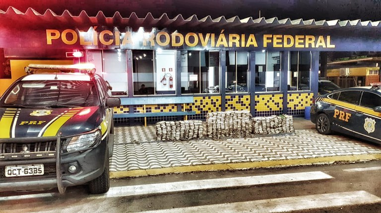 PRF apreende quase 400 quilos de pasta base de cocaína na BR-364 Foto64832