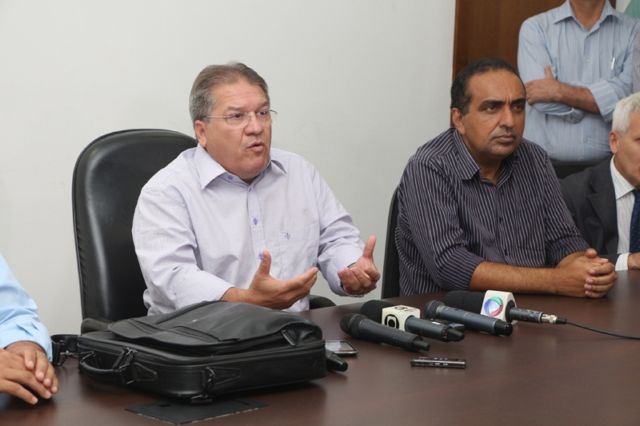 Prefeito e vice são cassados por supostas irregularidades e Presidente de Câmara assume cadeira Foto40357