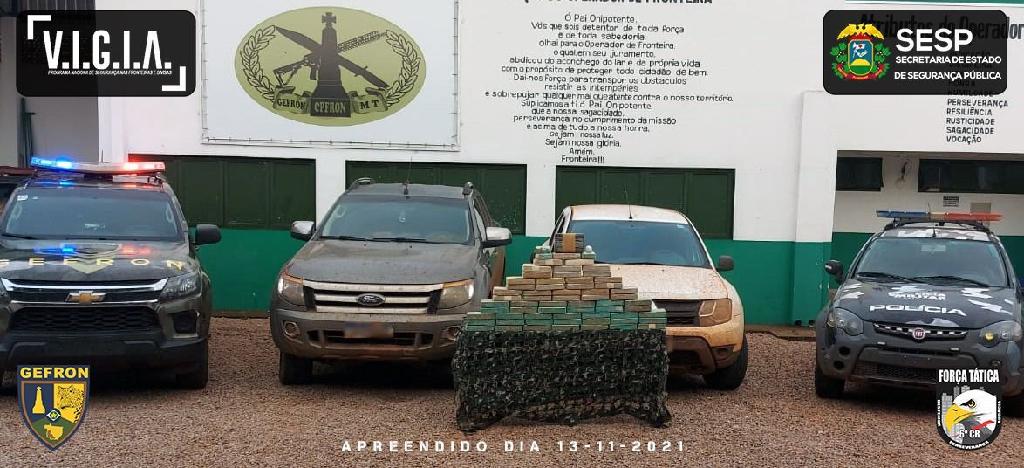 Gefron prende duas pessoas que transportavam 64 kg de cocaína escondidos em veículo Foto28234