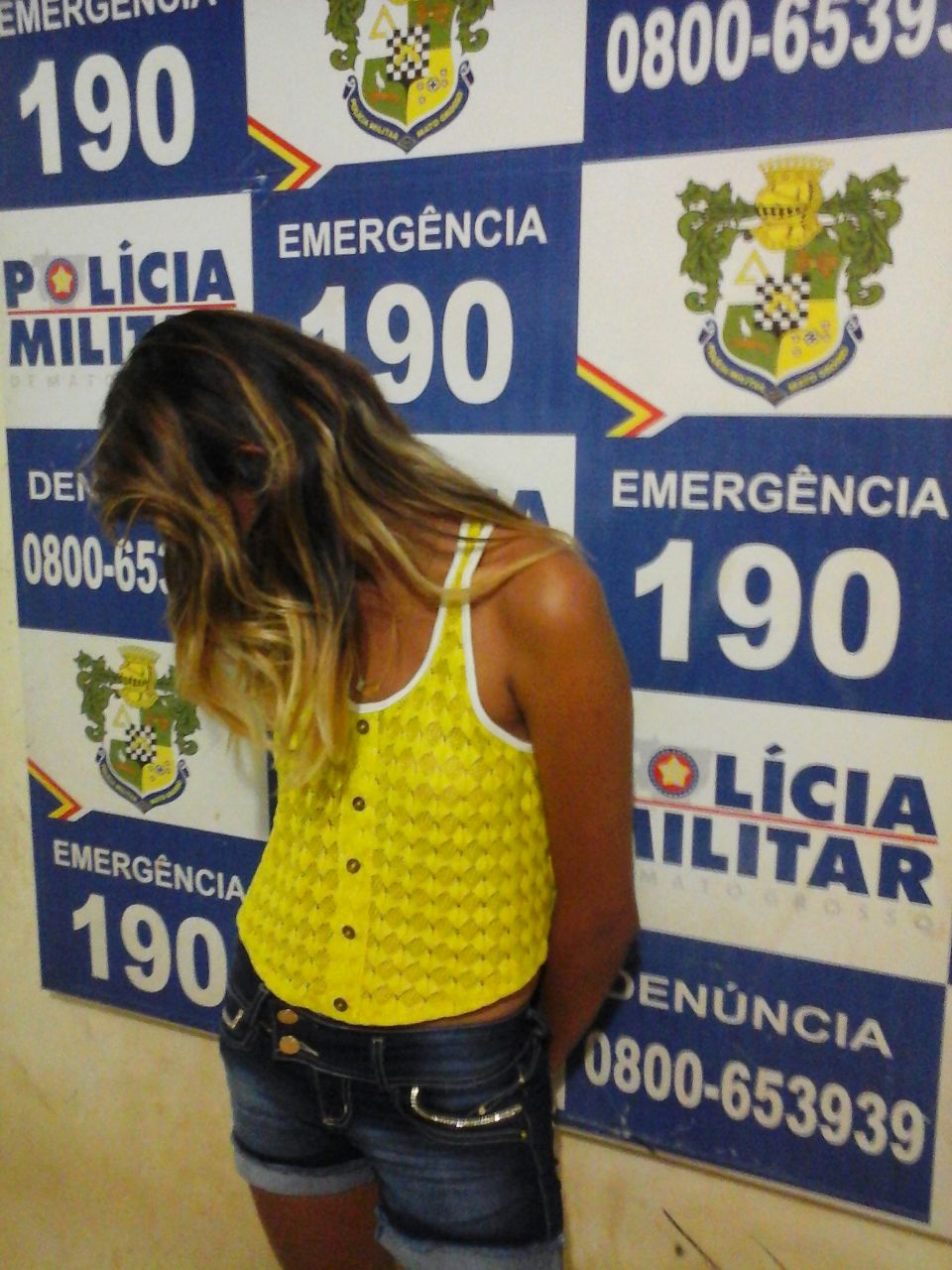 Adolescente de 17 anos é detida acusada de furtar roupas de Shoping Foto22866