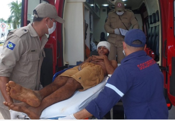 Homem supostamente espancado é socorrido pelos bombeiros em Sorriso Foto44854