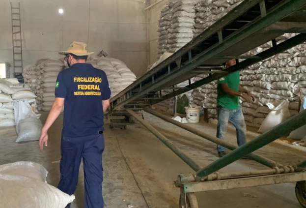 Projeto torna obrigatório giroflex em veículos de fiscalização agropecuária Foto13880