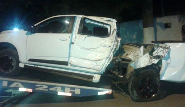 Jovem colide caminhonete em árvore e menina fica gravemente ferida Foto46708