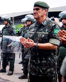 Comandante do Exército defende a democracia e rechaça golpe militar Foto6638