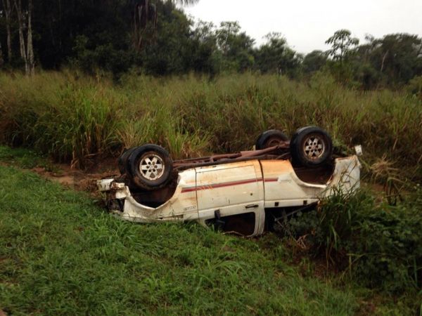 Acidente na BR-163 entre camionete e carreta deixa motorista ferido Foto24558