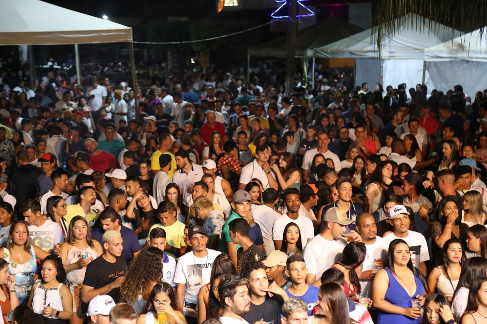 Casos de covid aumentam em Nova Ubiratã após prefeitura realizar evento com milhares de pessoas Foto15900
