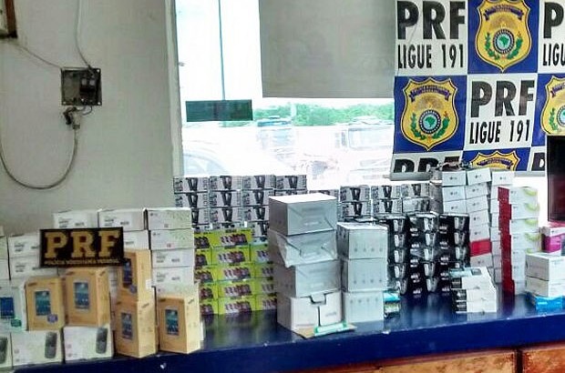 PRF apreende R$ 70 mil em produtos eletrônicos dentro de carreta em MT Foto7250