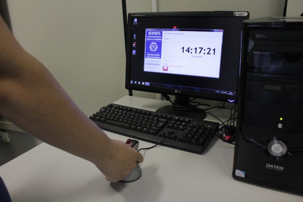 Justiça reconhece falha em sistema e proíbe descontos em salários de servidores da Saúde Foto53357