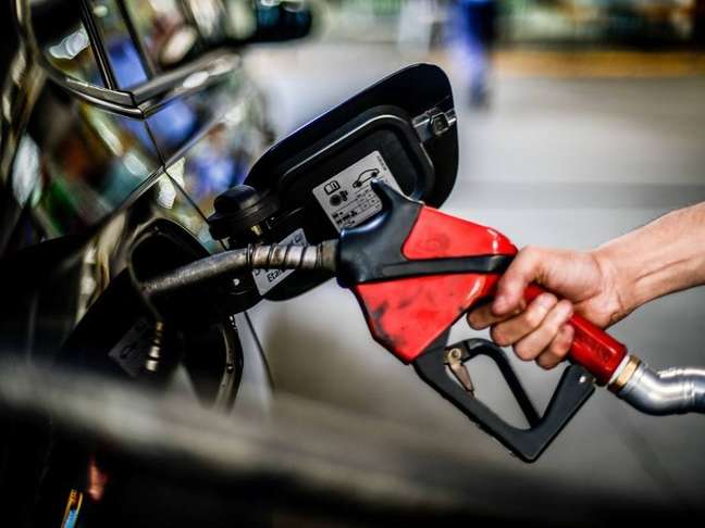 Governo e Petrobras calculam subsídio para tentar conter alta dos combustíveis Foto98719
