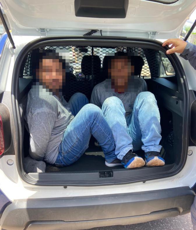 Dupla invade banco, faz reféns e acaba presa pela Policia Militar Foto92518