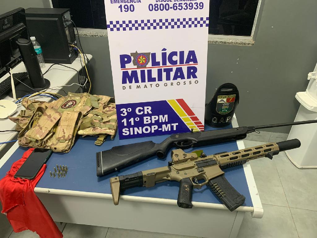 Patrulha Rural prende homem com espingarda e réplica de fuzil Foto48204