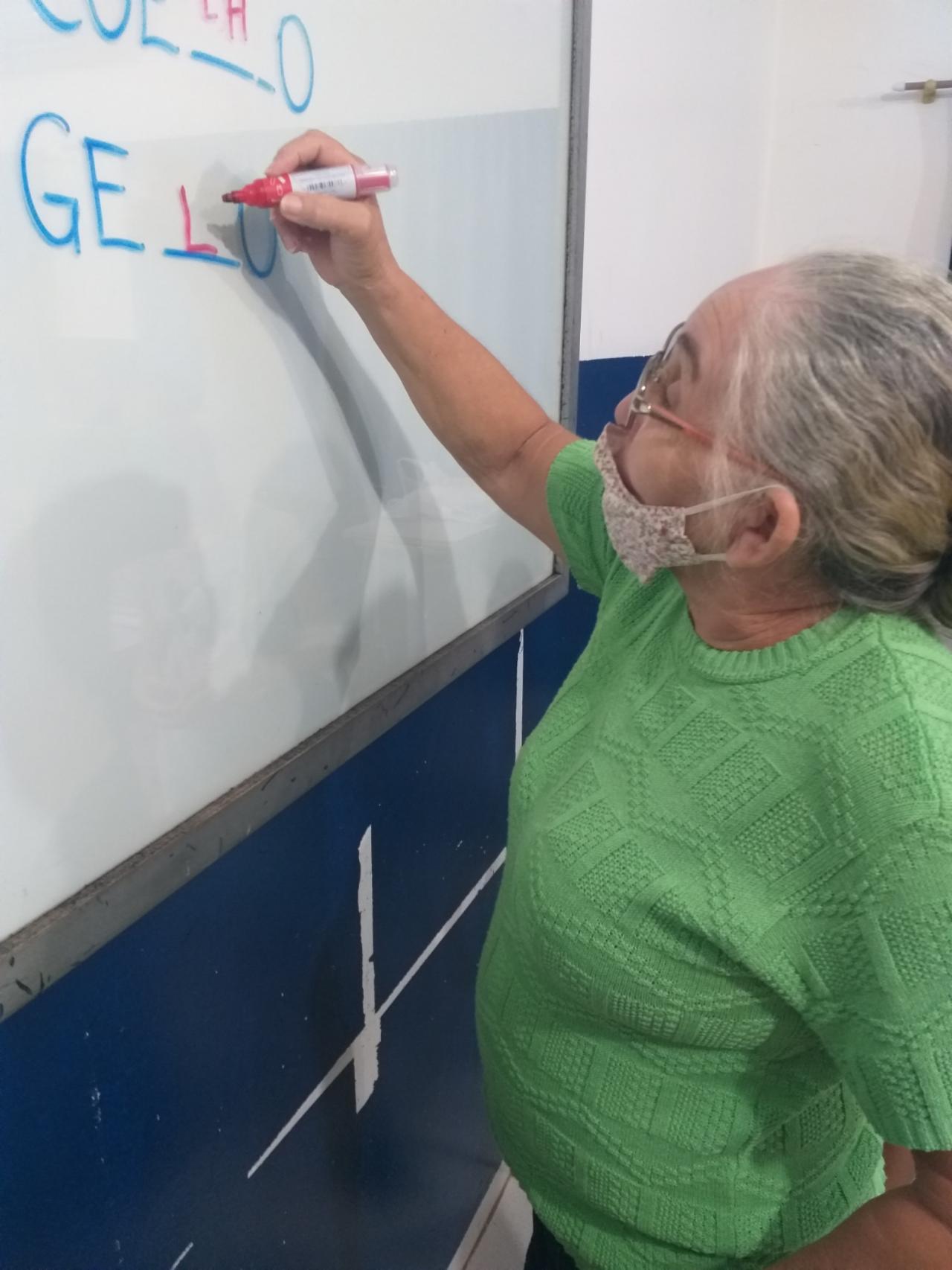 Sorriso oferece vagas para programa de alfabetização de jovens e adultos Foto37876