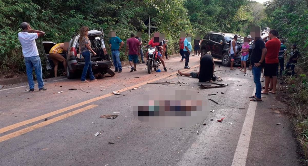 Ultrapassagem indevida causa acidente e 04 jovens morrem na estrada de Chapada Foto76046