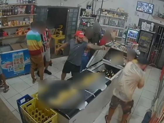 Homem é morto a tiros por engano em conveniência nessa madrugada Foto50188
