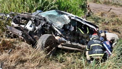 Eixo de carreta se solta, atinge caminhonete e motorista morre na hora Foto74918