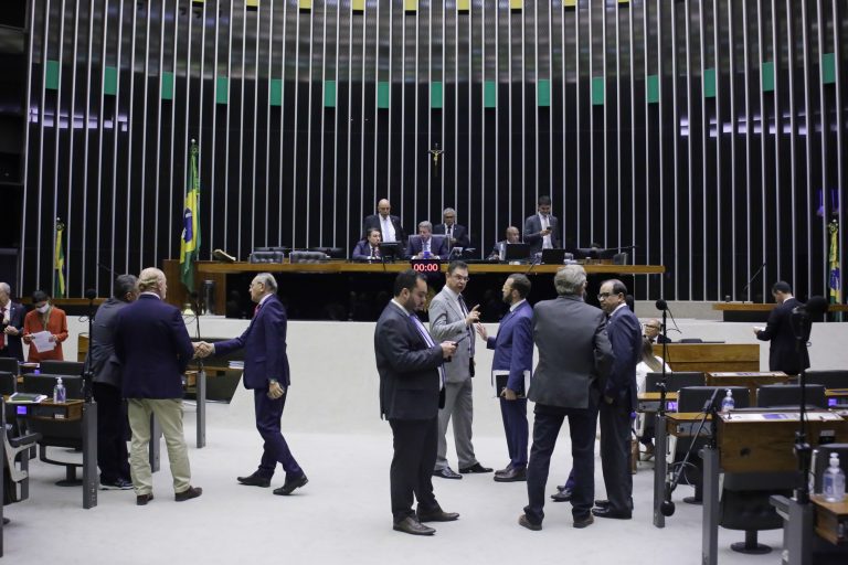 Câmara pode votar nesta quarta projeto que limita alíquota de tributo sobre energia e combustível Foto44173