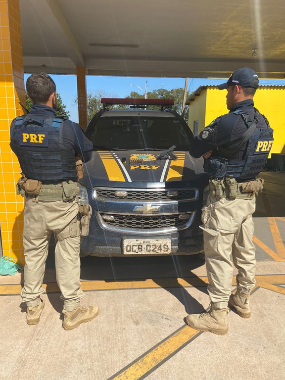 Em abordagem PRF apreende pistola, metanfetamina e 500 mil reais em espécie Foto93660