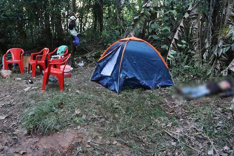 Assaltante tenta assaltar militares em acampamento e acaba morto a tiros Foto89676